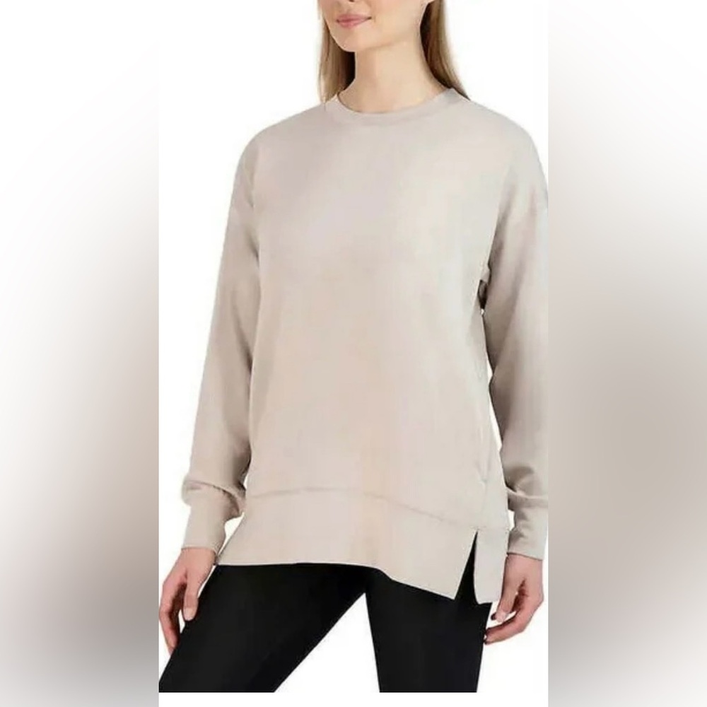New Classic Women's Light Gray Crew Neck Sweater